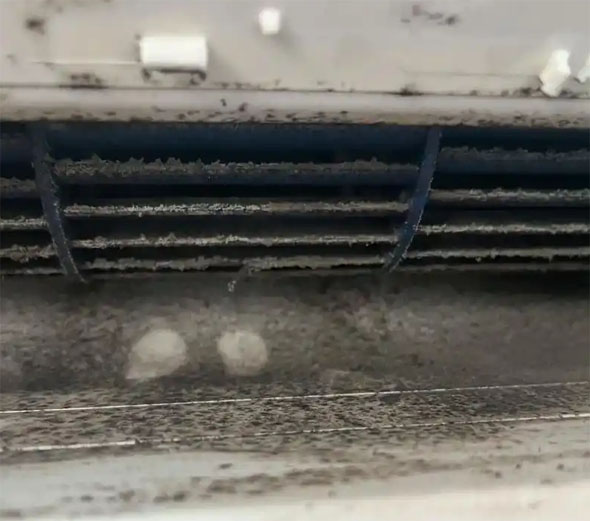 海城空调吹的风有股烧焦味是怎么回事